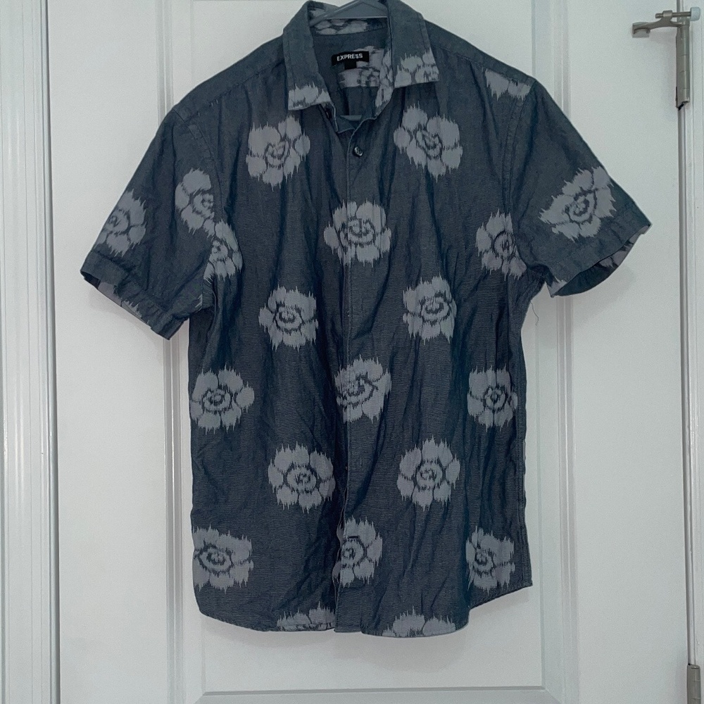 Express Blue Floral Button-Up Short Sleeve Shirt, Size M